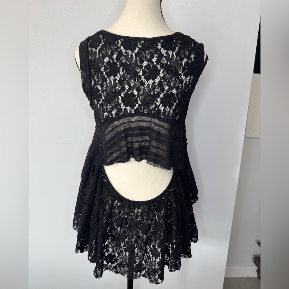 Black Lace Sleeveless Top - Picture 6 of 17